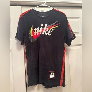 Nike Retro Futura Tape Tee Mens T Shirt Black Red Stripes Medium